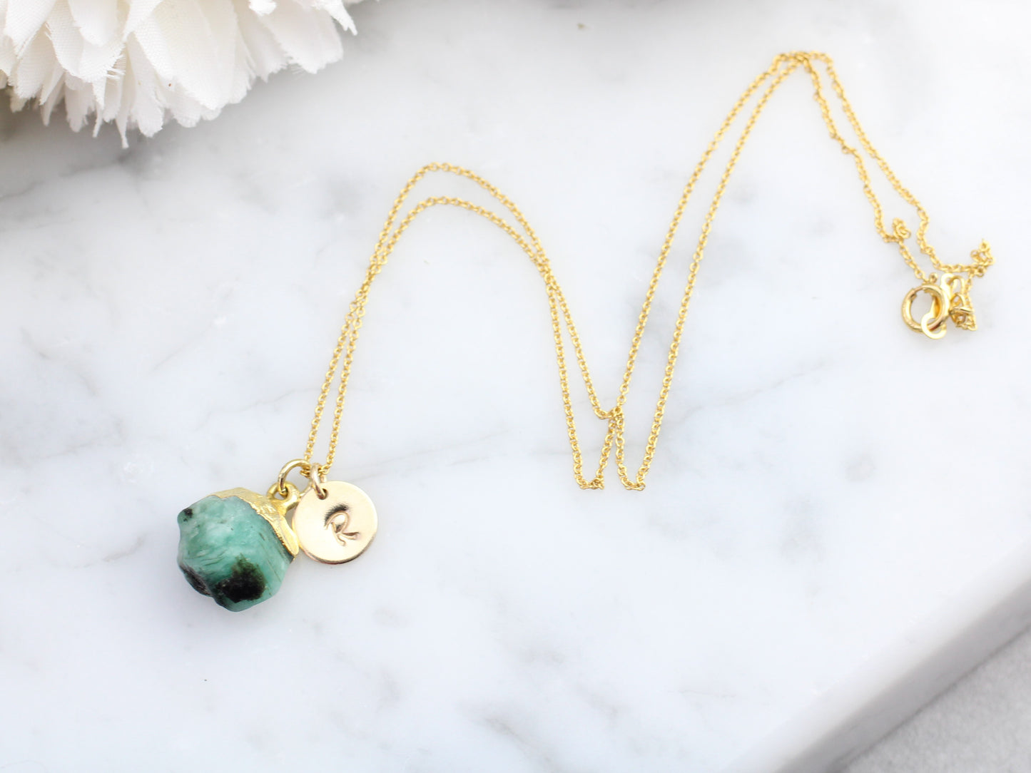 Personalised emerald necklace in gold.