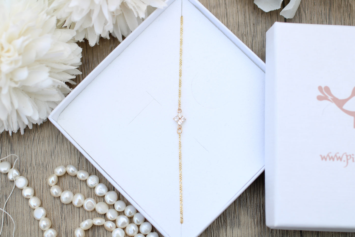 9ct Gold White Topaz Clover Bracelet