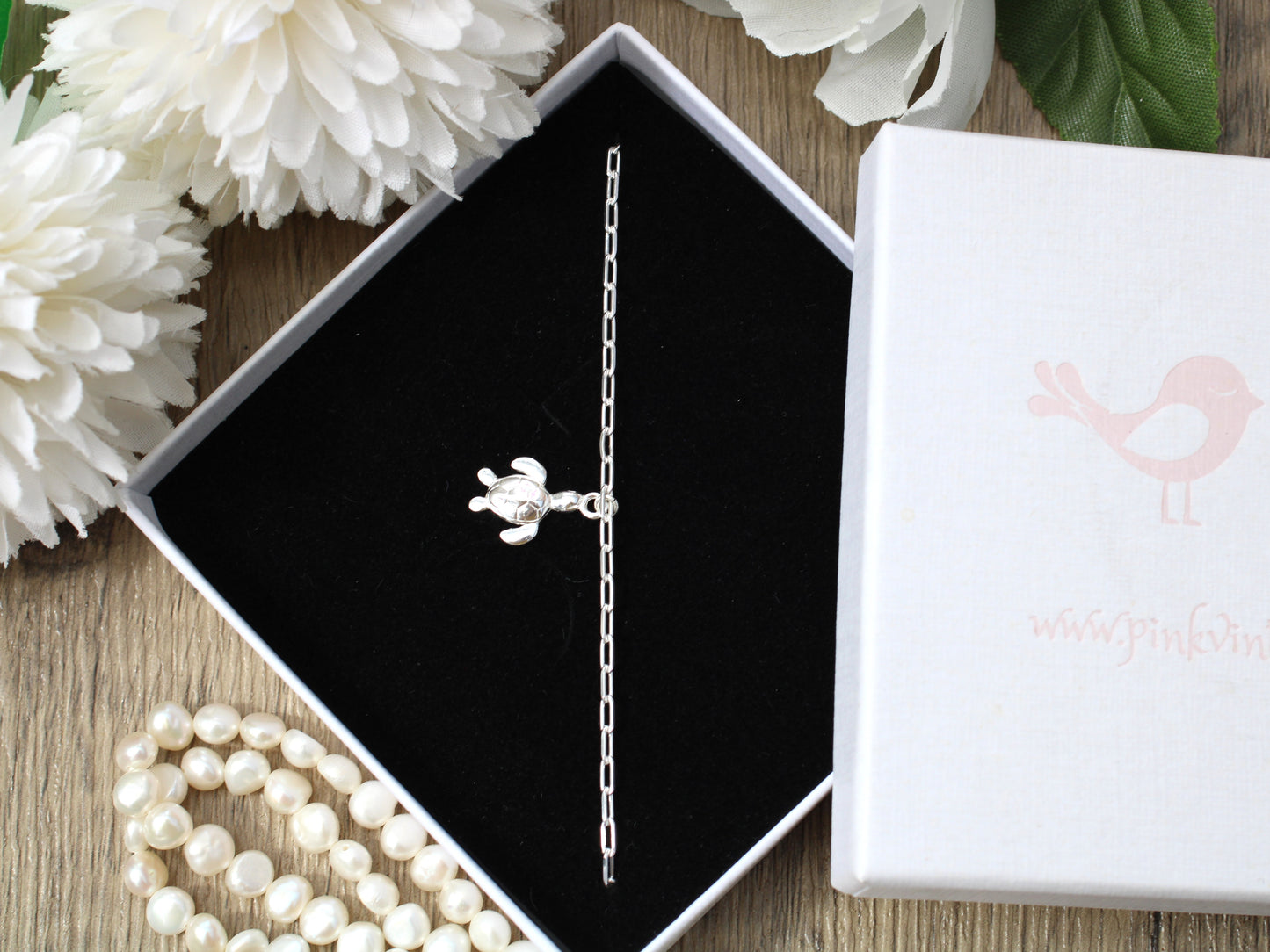 Turtle bracelet in sterling silver.