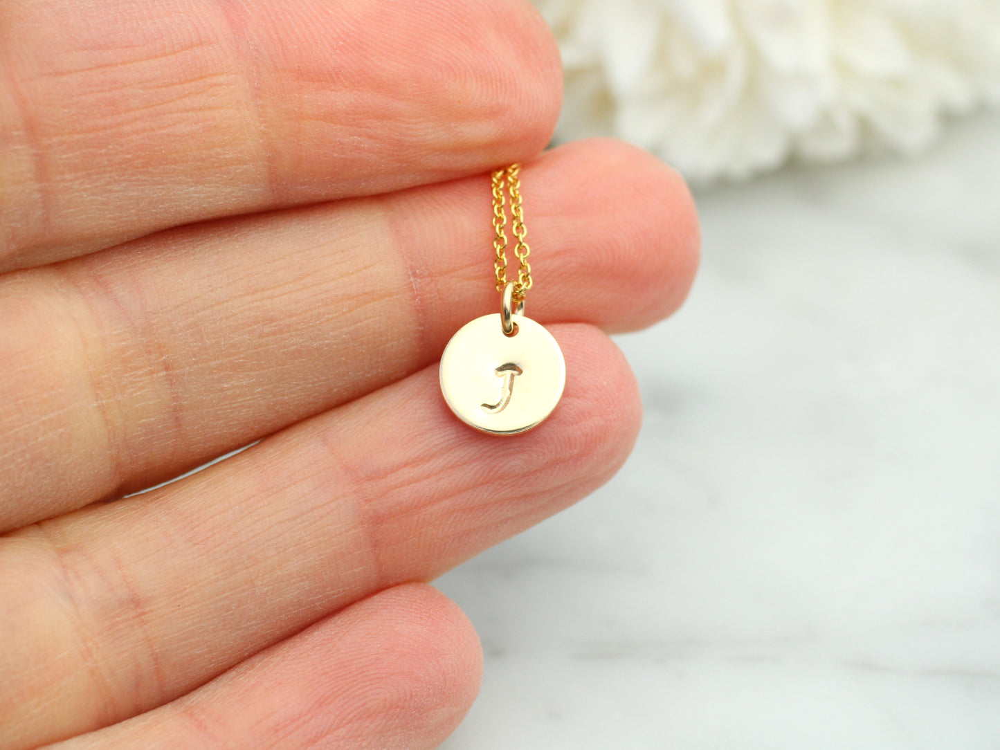 Initial necklace in gold. Valentines day necklace.