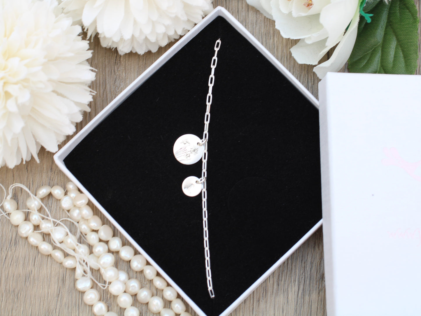 Personalised birth flower adjustable bracelet.