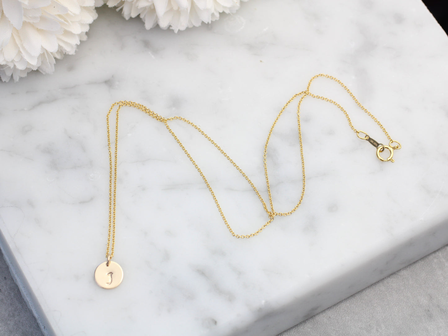 Initial necklace in gold. Valentines day necklace.