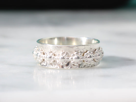Sterling silver flower/daisy spinner ring. Fidget ring.