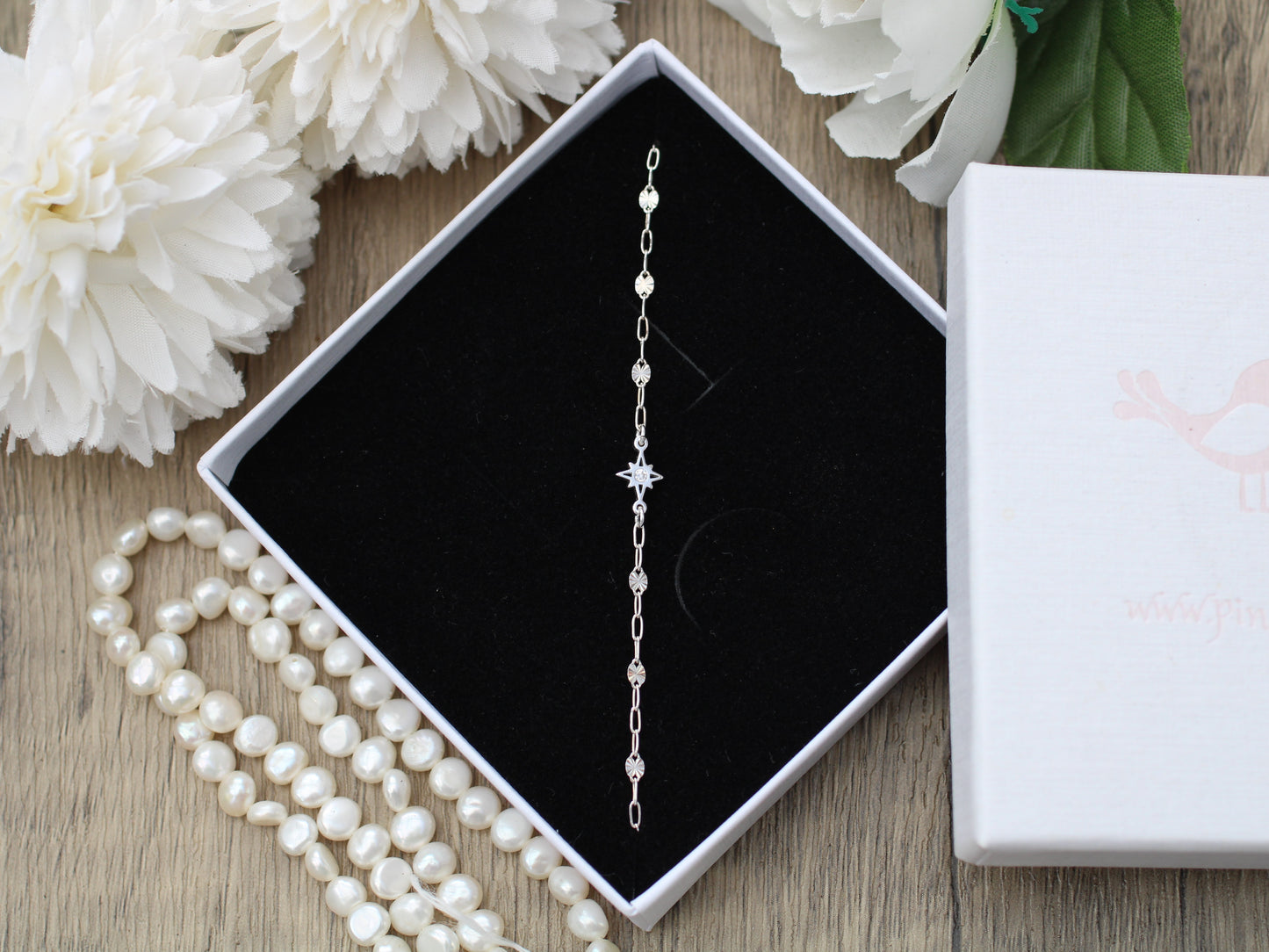 Dainty north star bracelet in silver.