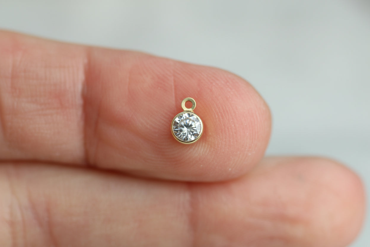 9ct yellow gold birthstone charm.