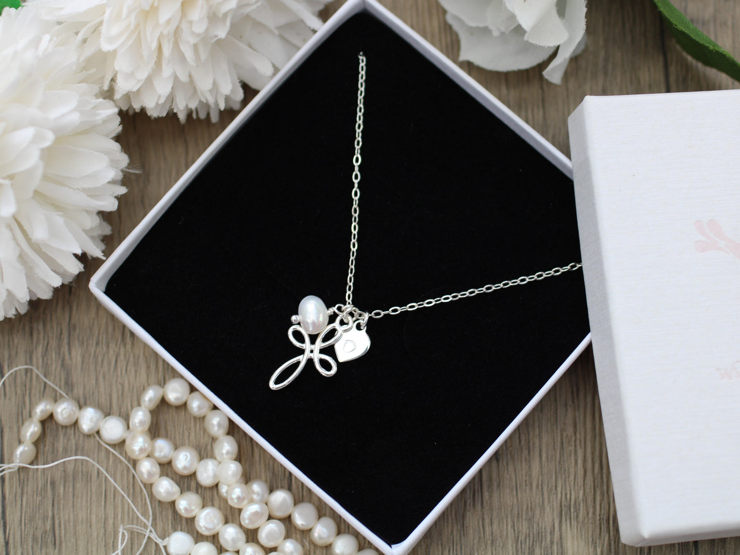 Cross and chain necklace in silver. Confirmation gift.