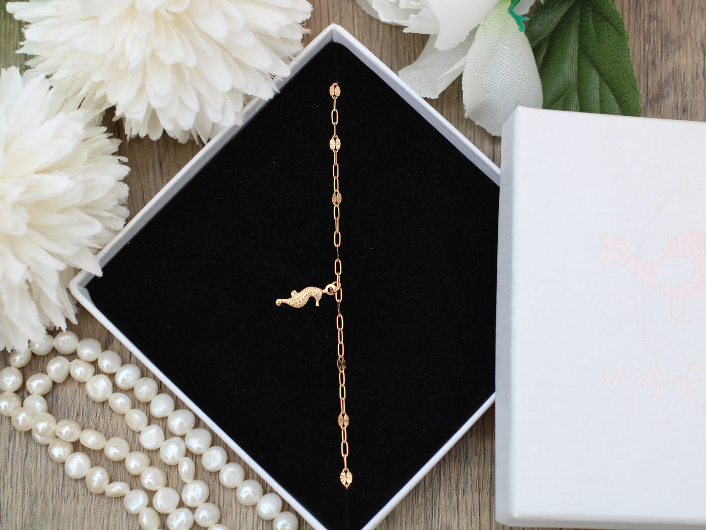 Seahorse bracelet in gold-filled.