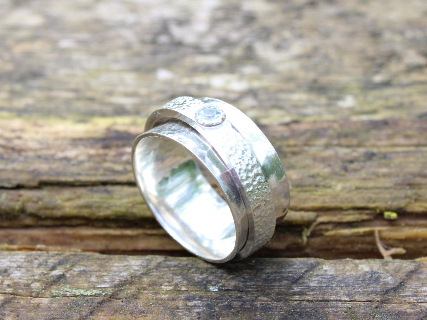 Sterling silver spinner ring with aquamarine gemstone. Size P - ready to ship.