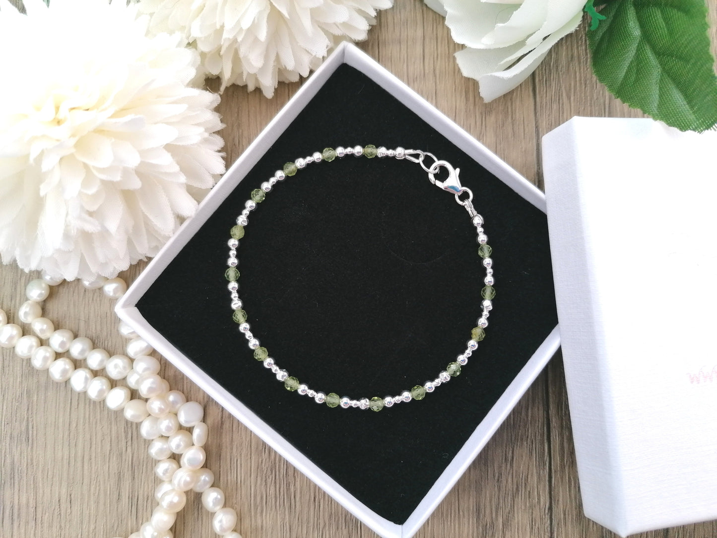Natural peridot bracelet in silver.