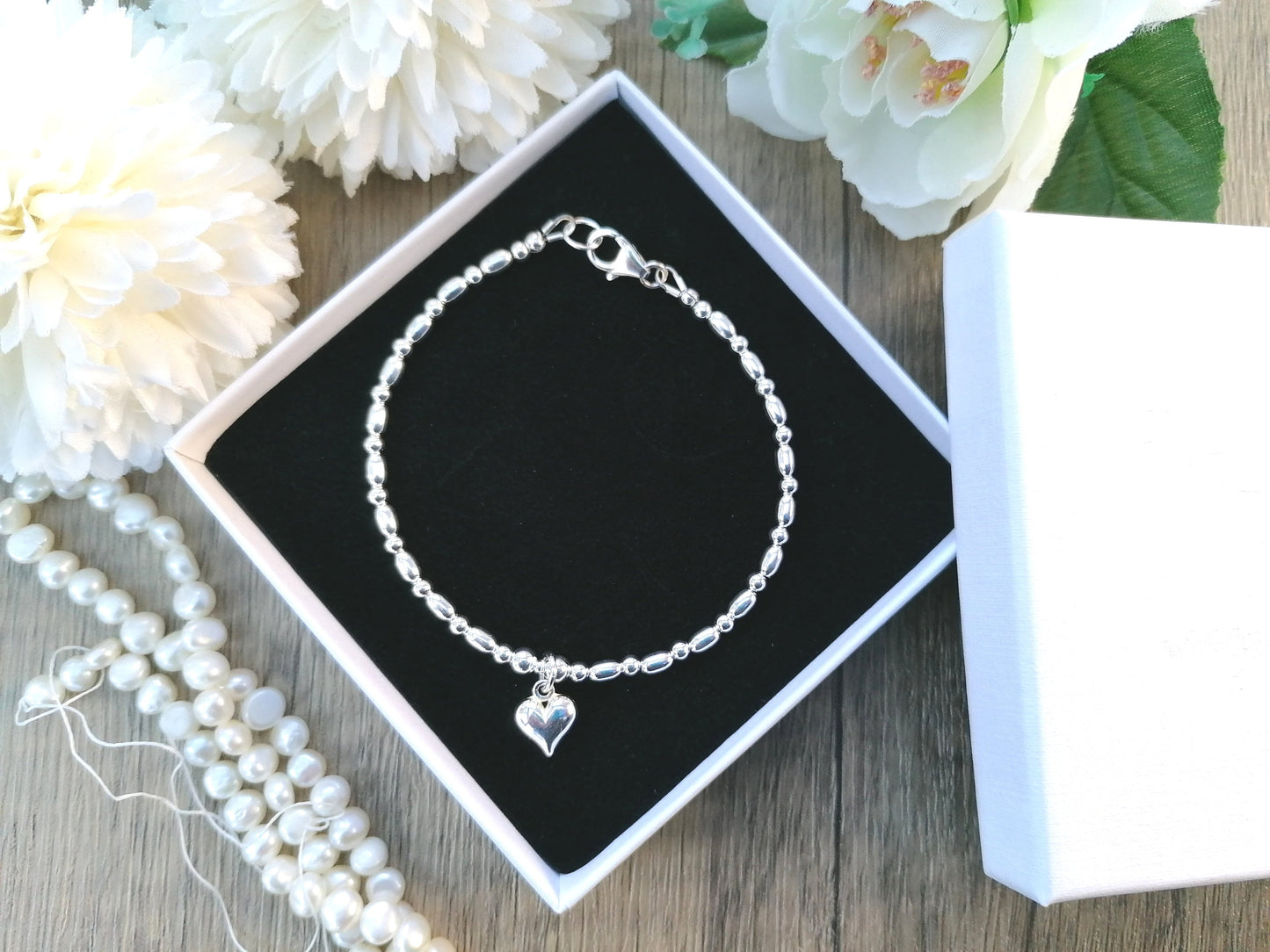 Mothers day bracelet. Heart charm bracelet.