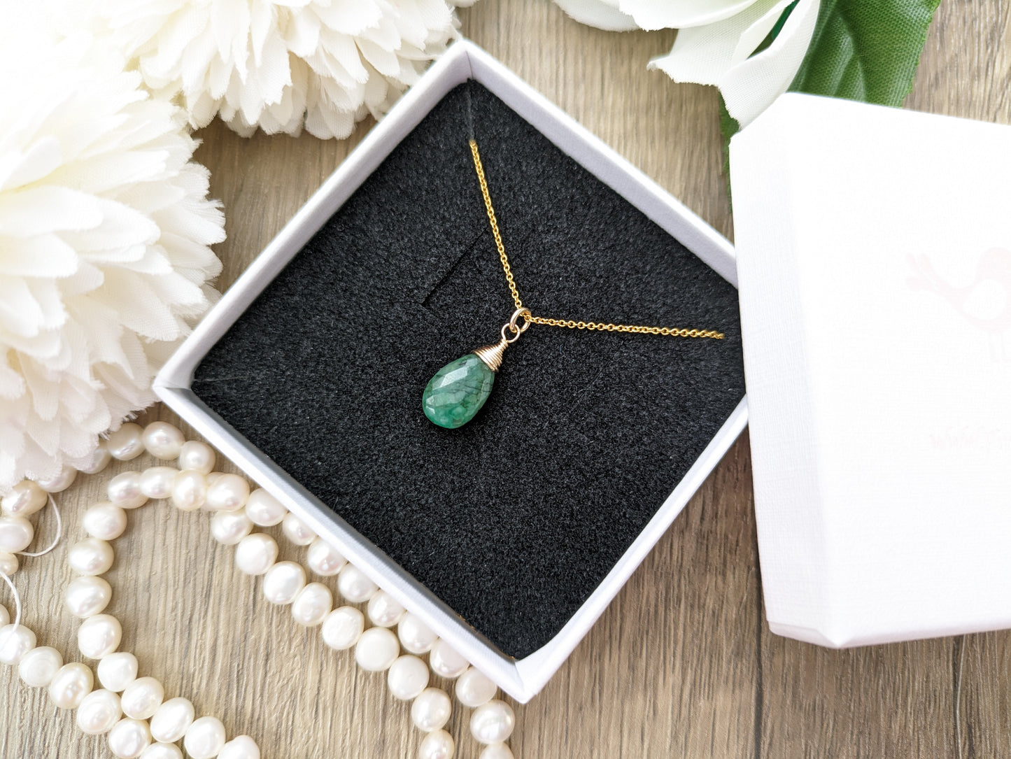 Emerald necklace in silver or gold.