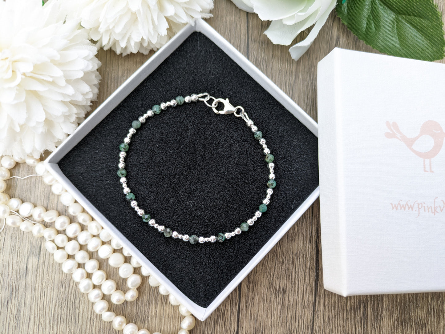 Emerald bracelet in silver.