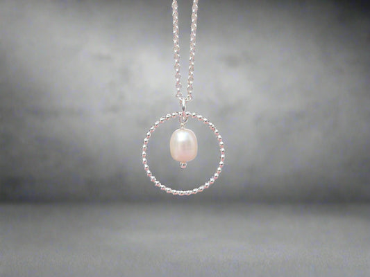 Pearl pendant necklace