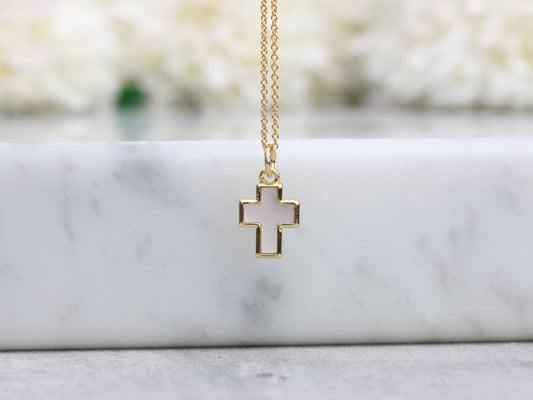 Gold cross pendant. Gold cross and chain.