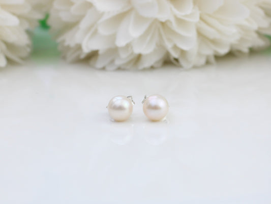 Silver pearl stud earrings. June birthstone.
