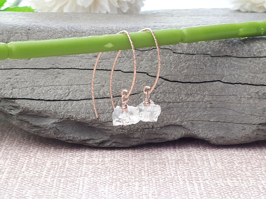 Raw quartz earrings in gold.