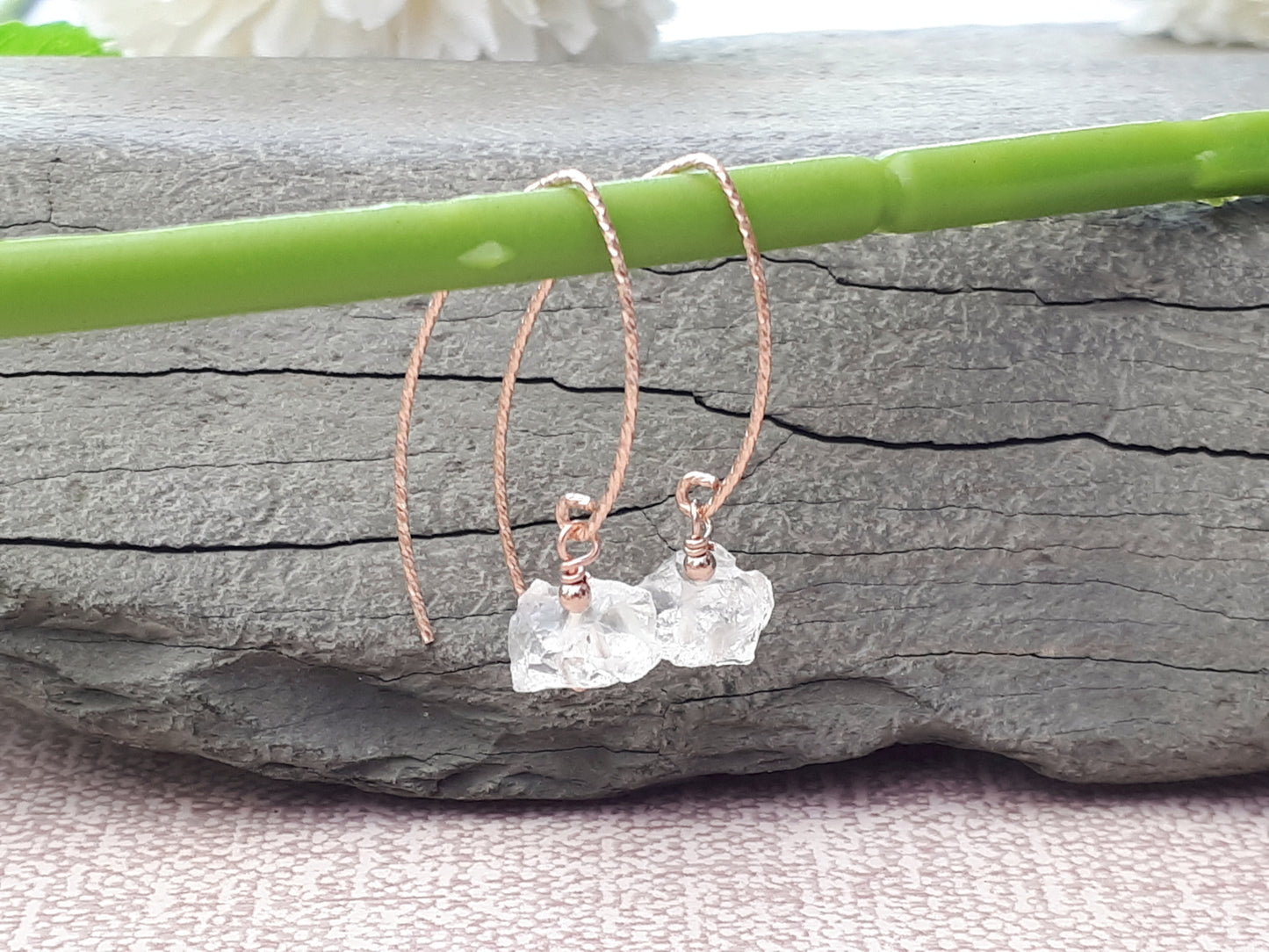 Raw quartz earrings in gold.
