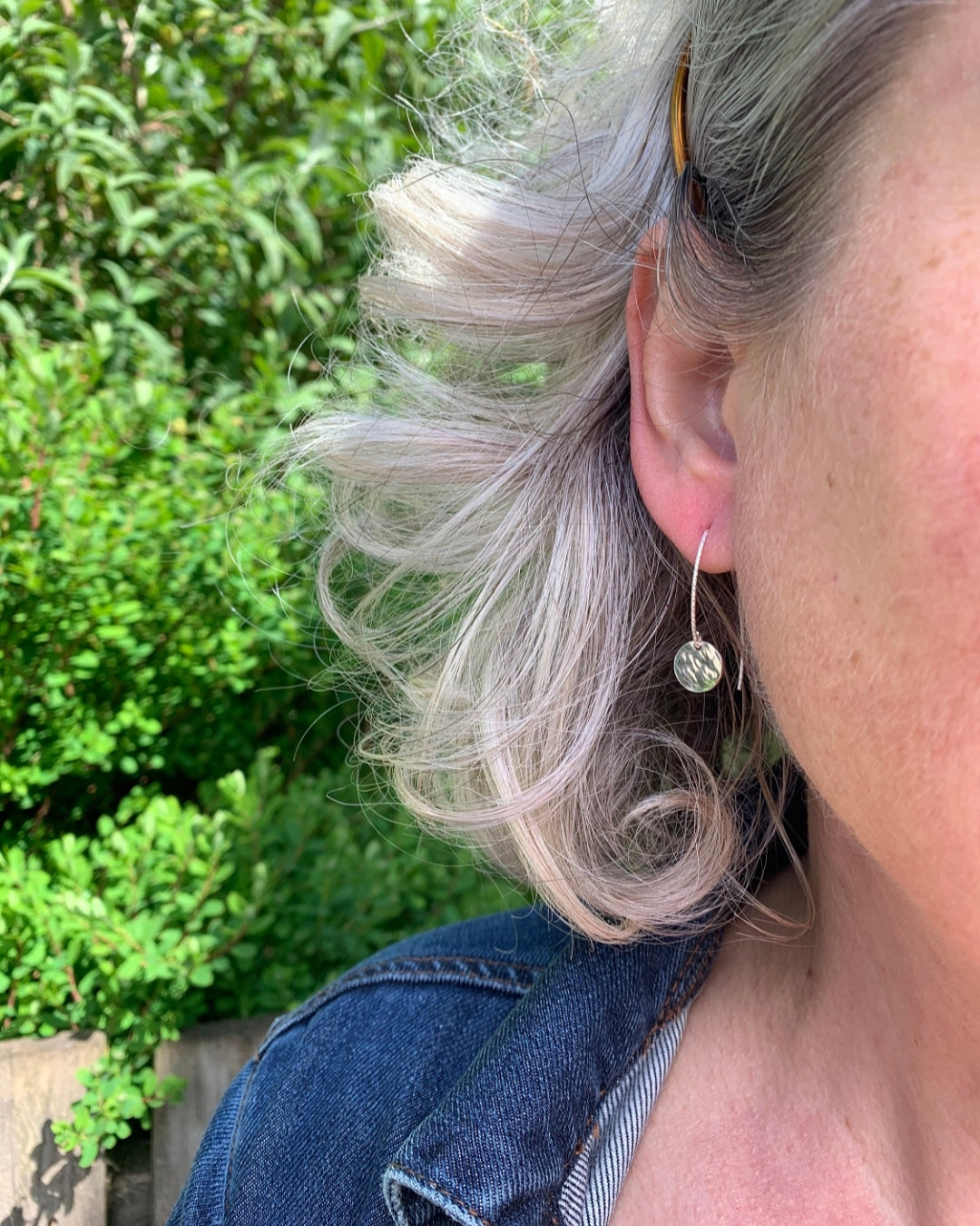 Hammered disc earrings in silver, gold and rose gold.