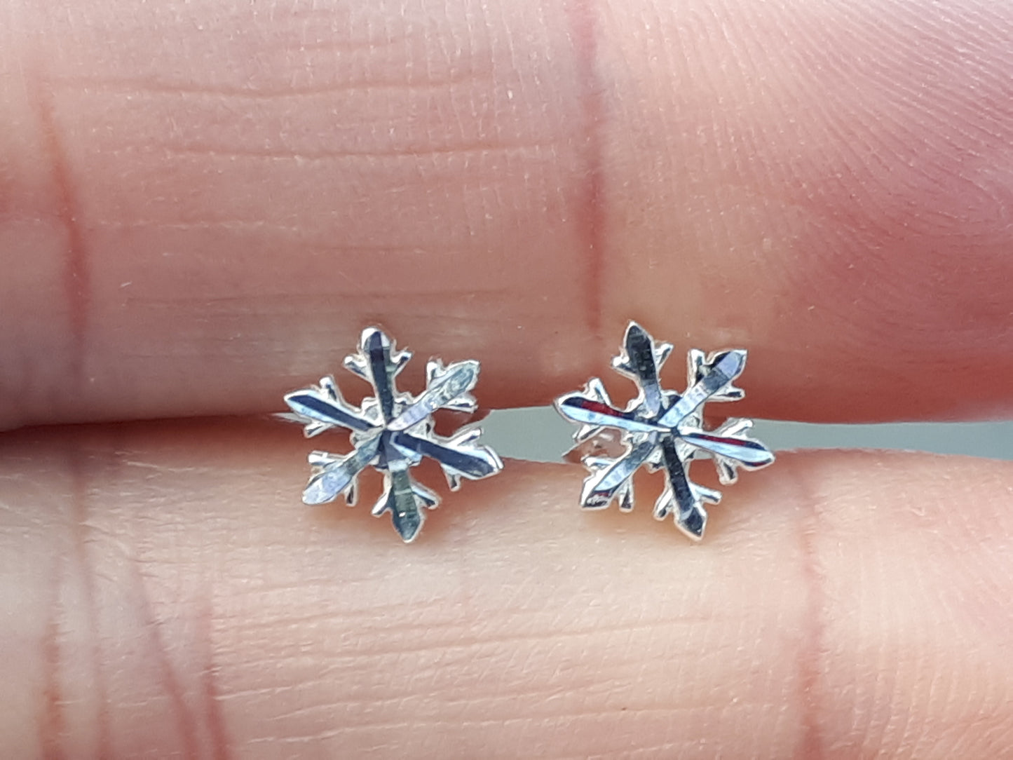 Snowflake earrings in sterling silver.