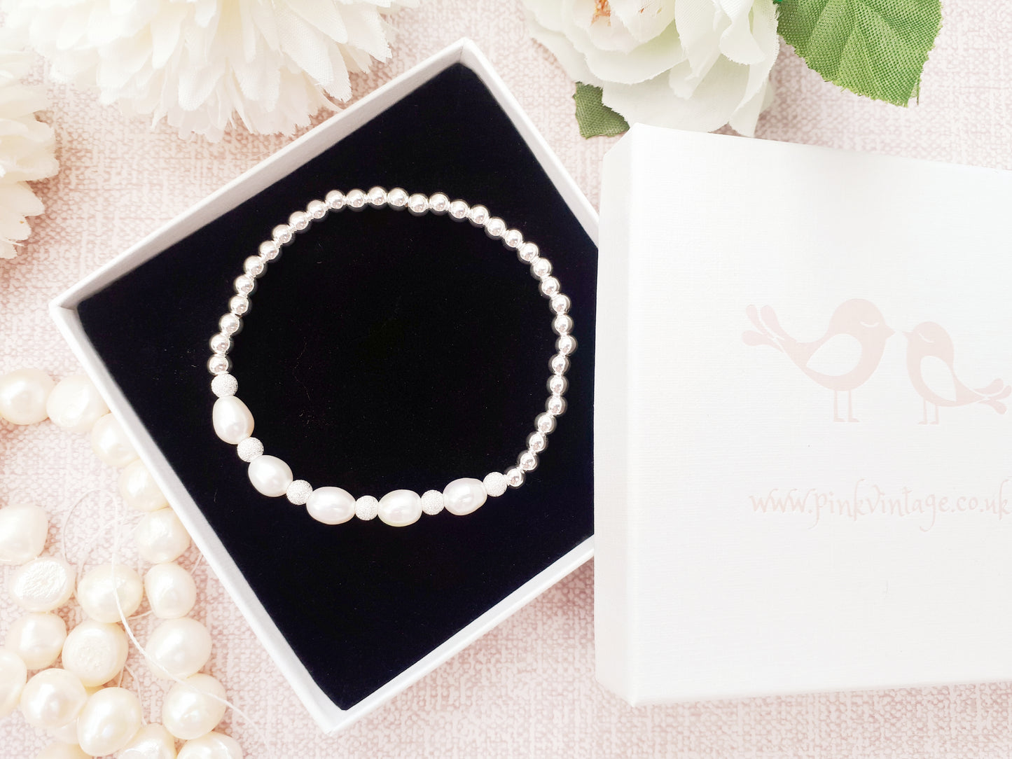 Freshwater pearl stretch bracelet. June birthstone bracelet.