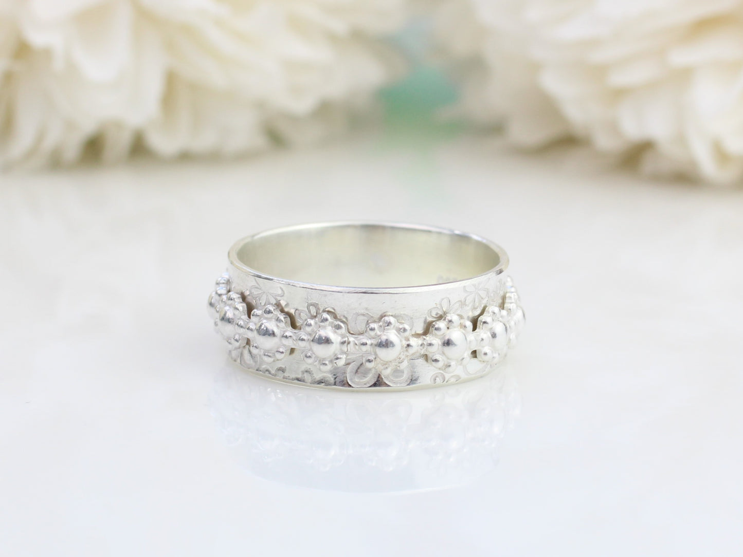 Sterling silver flower/daisy spinner ring. Fidget ring.