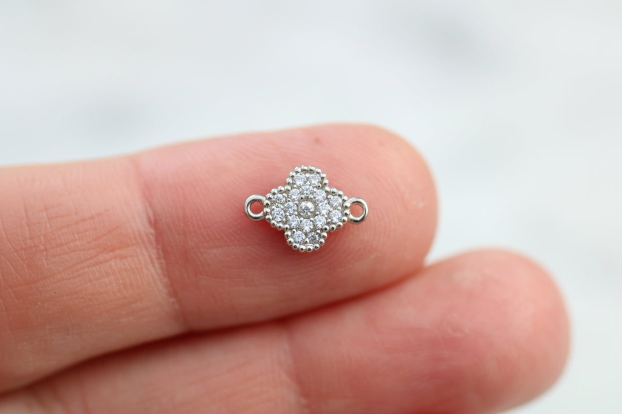 Crystal clover connector.