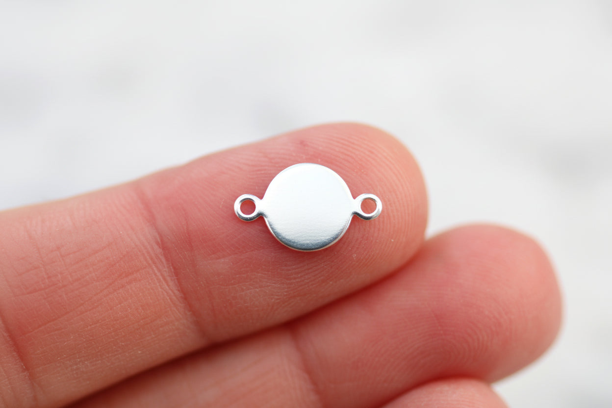 Personalised round connector.