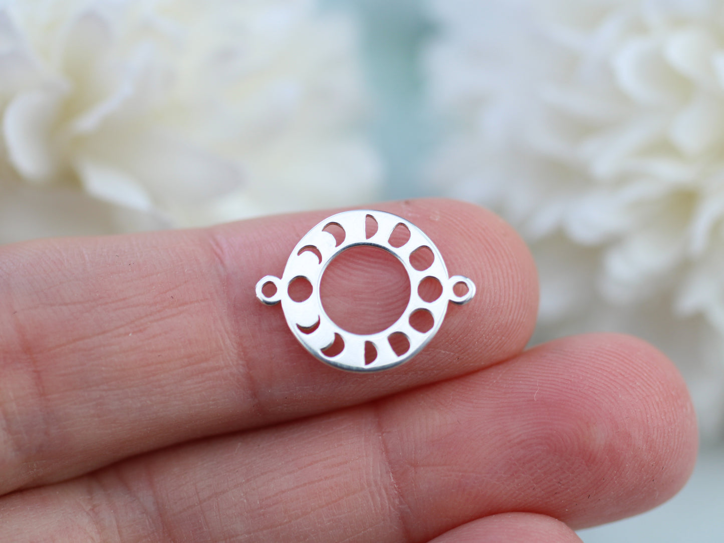 Moon phase connector.