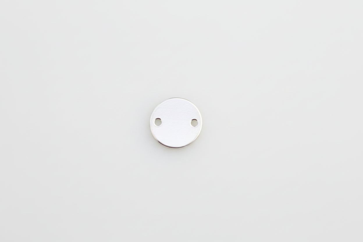Personalised silver round connector.