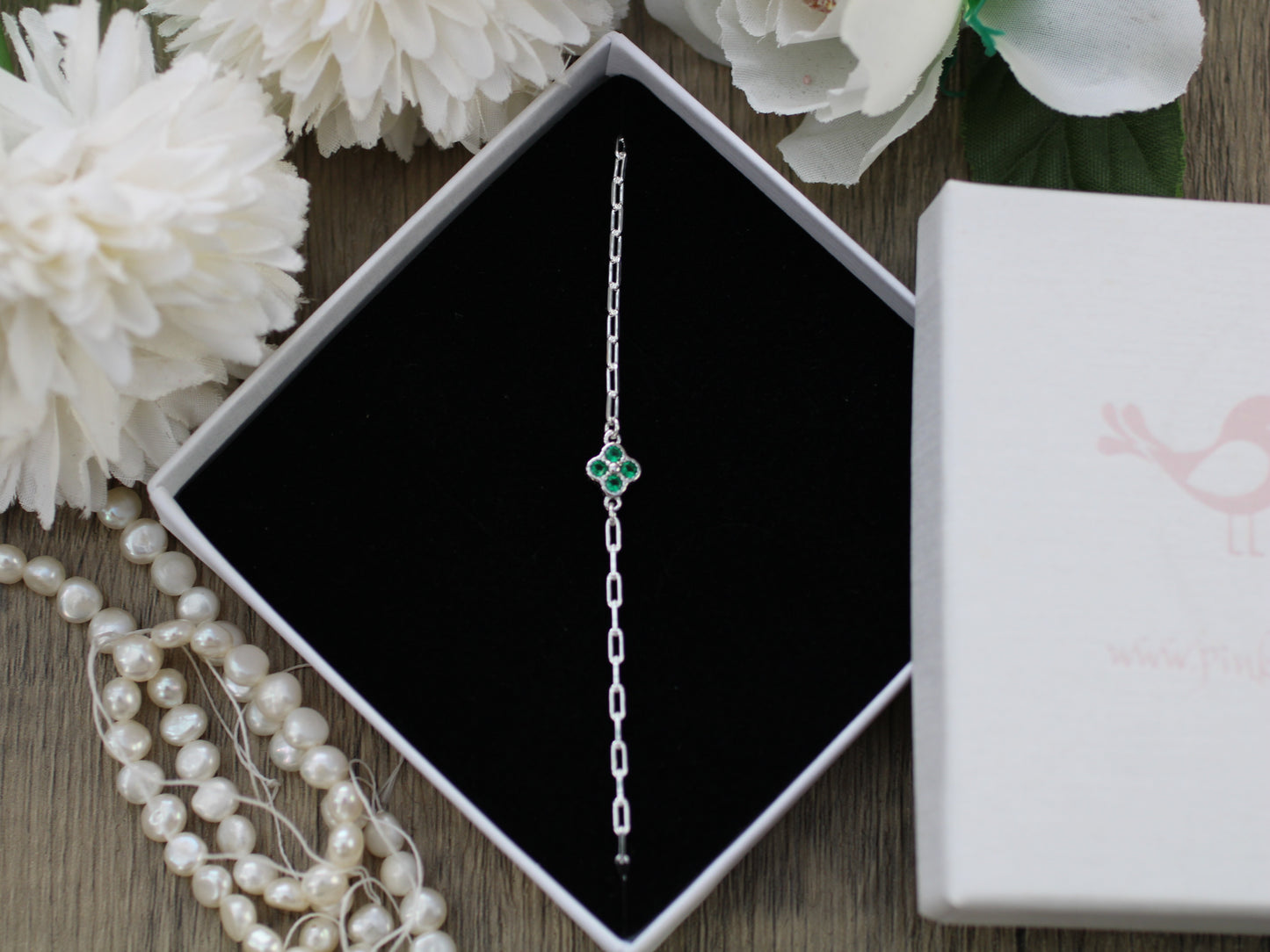 Green clover bracelet in sterling silver.