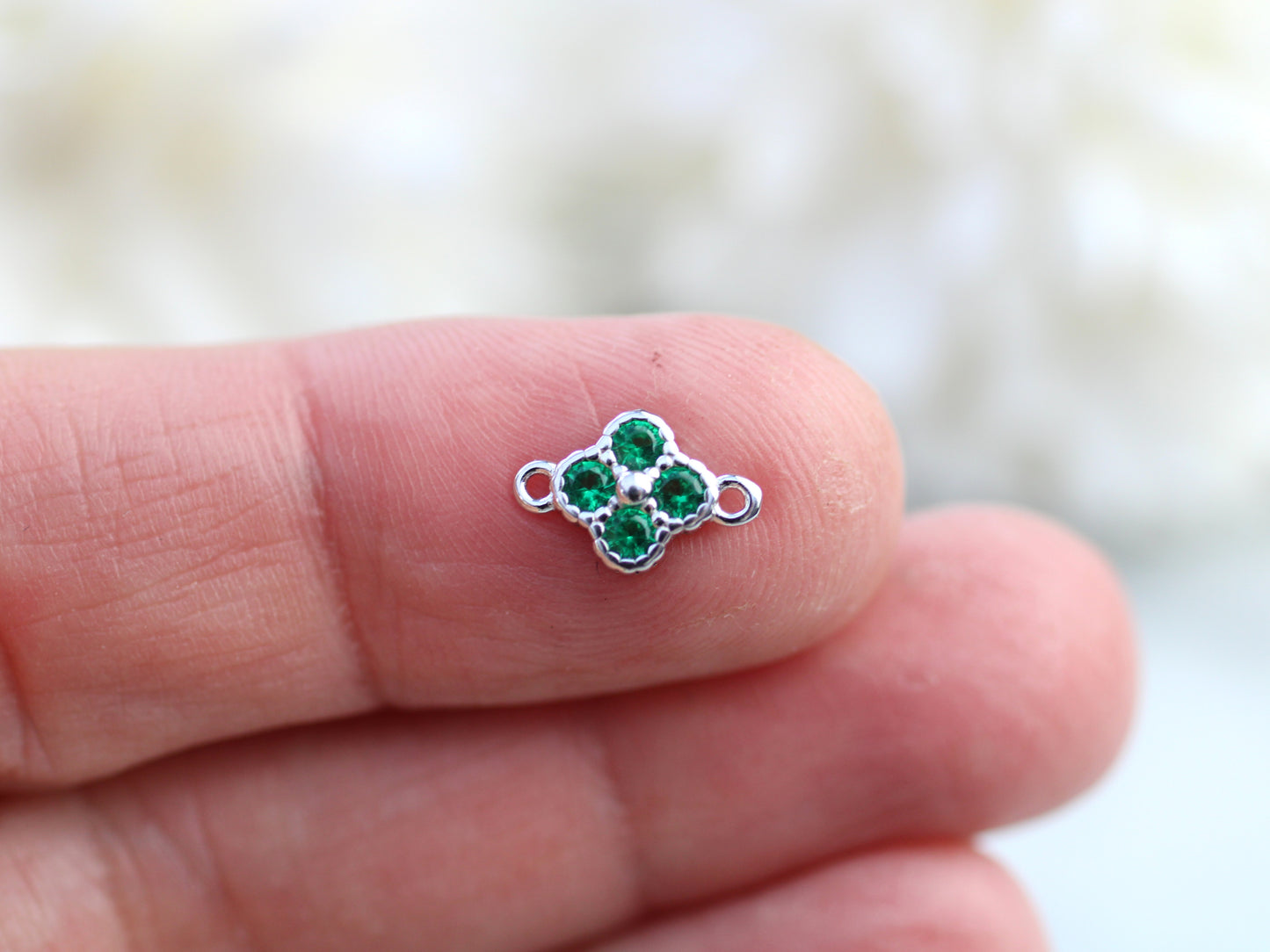 Green clover connector.