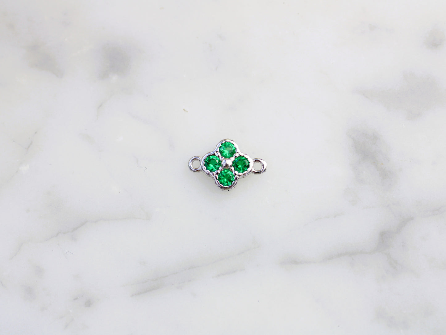 Green clover connector.