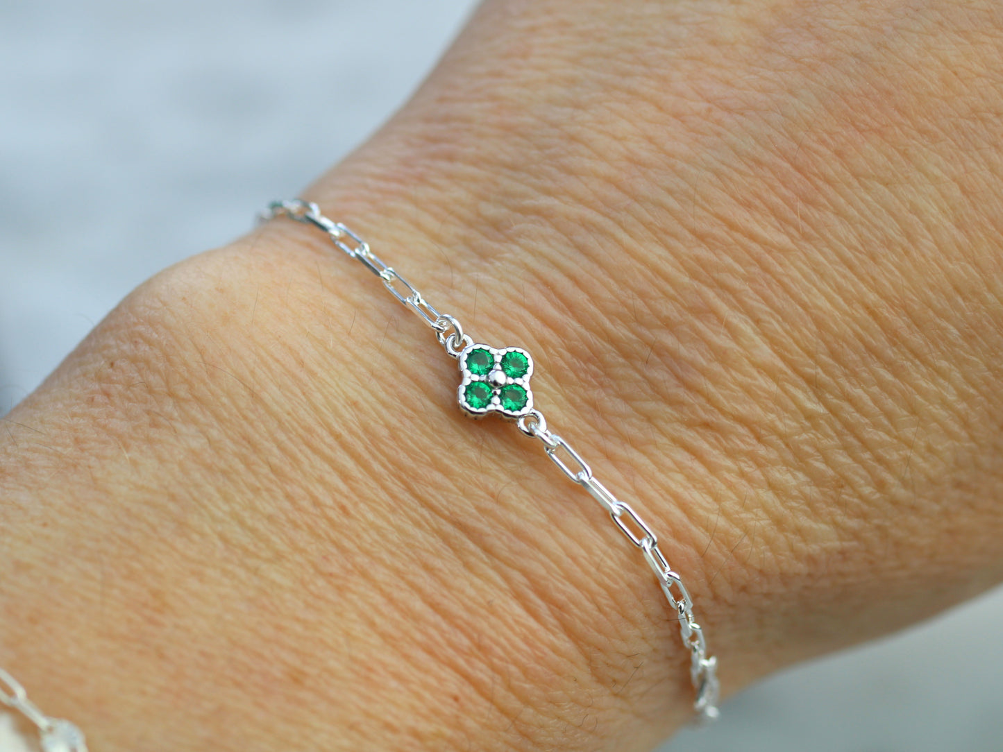 Green clover bracelet in sterling silver.