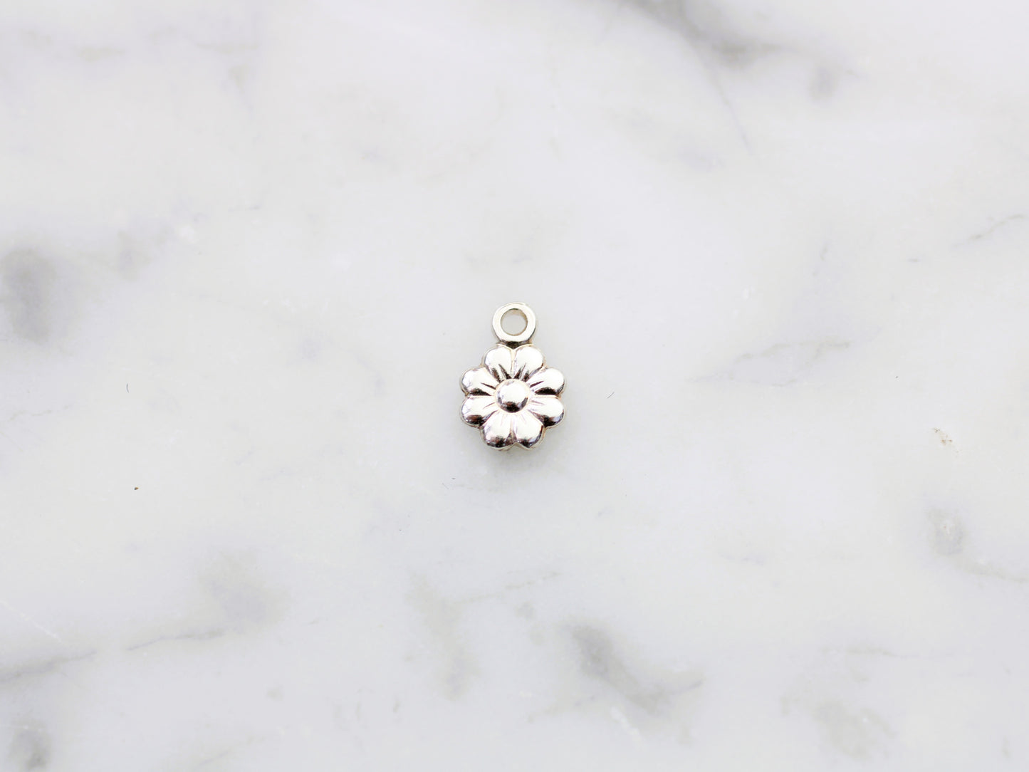 Small daisy charm.