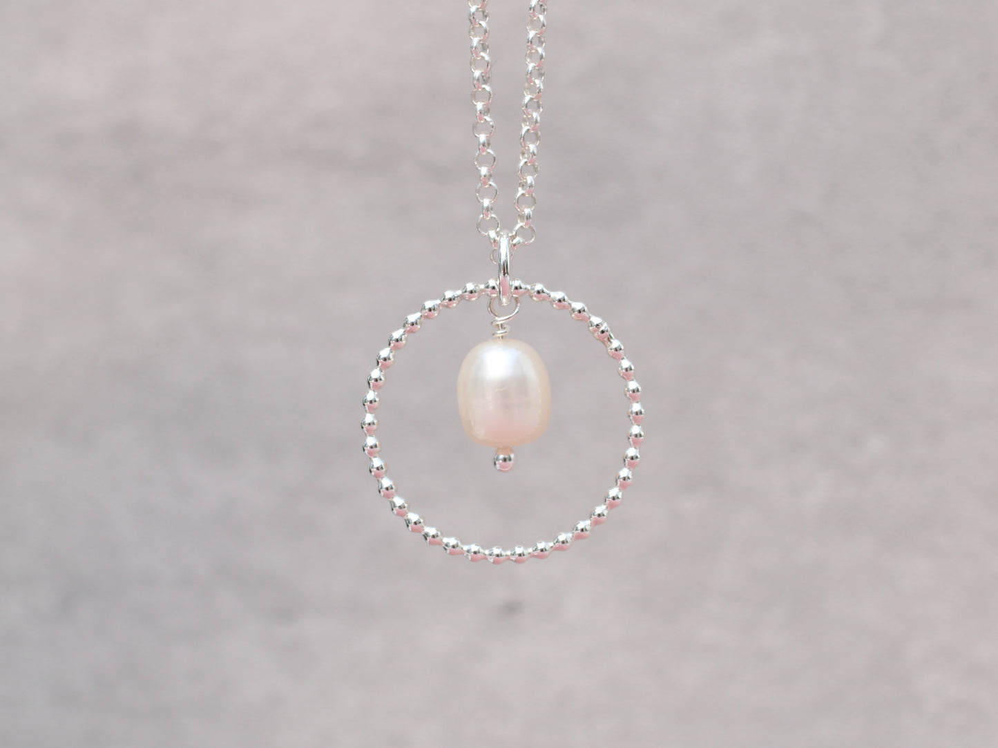 Pearl pendant necklace.