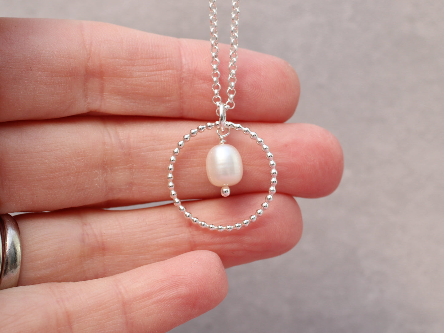 Pearl pendant necklace.
