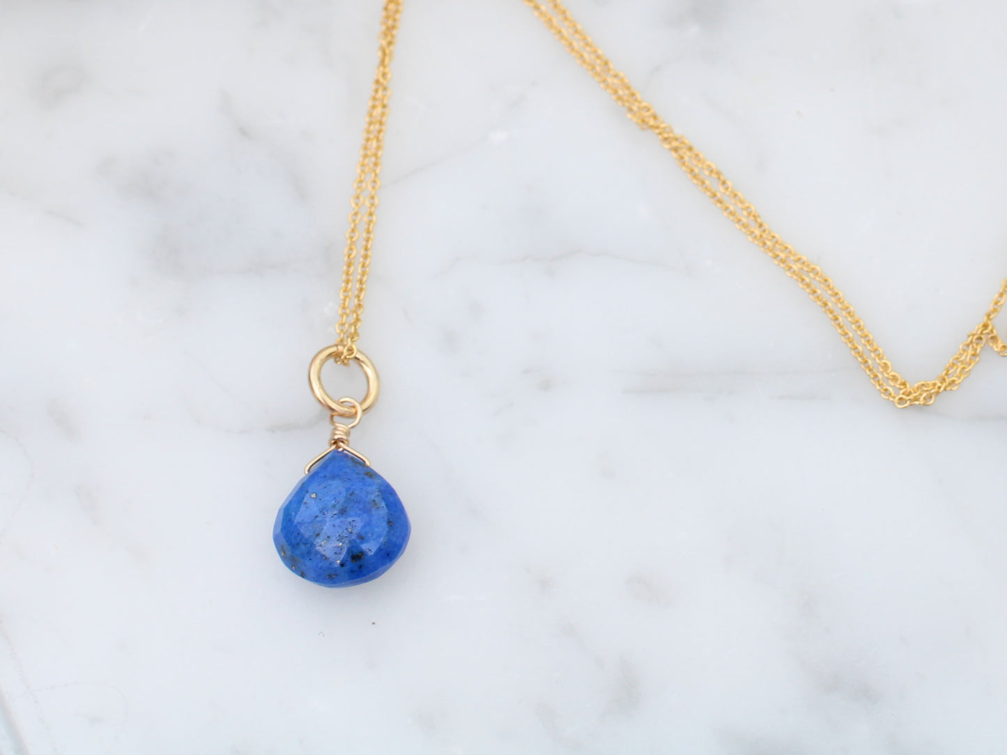 Lapis lazuli necklace in gold and silver.