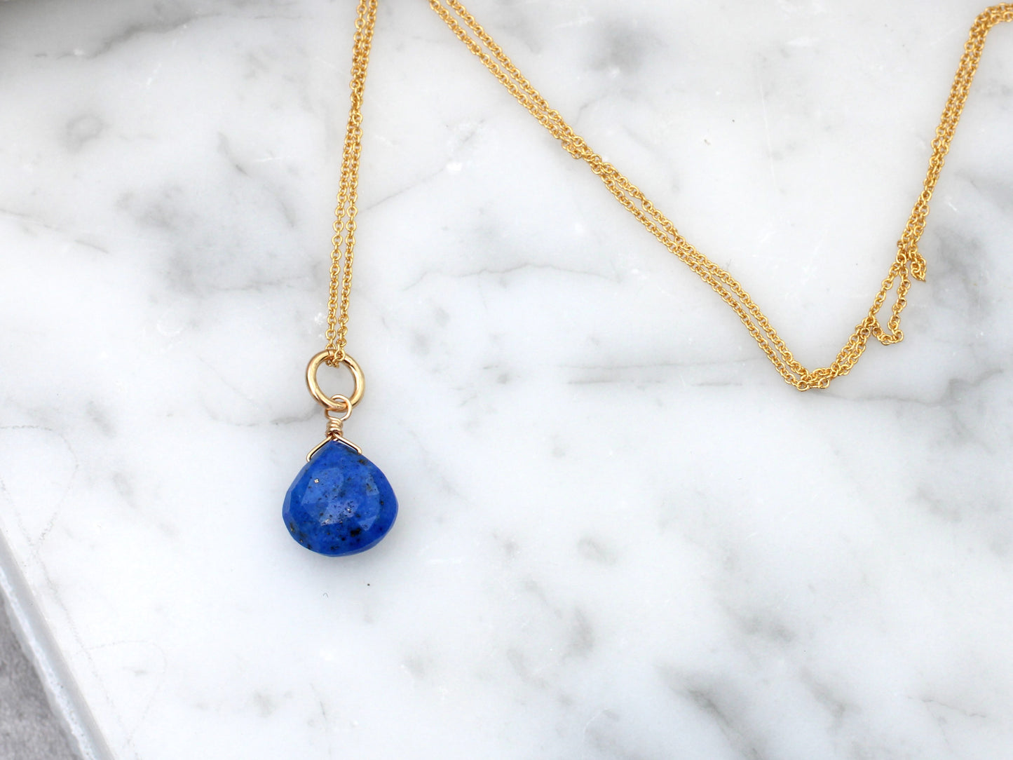 Lapis lazuli necklace in gold and silver.