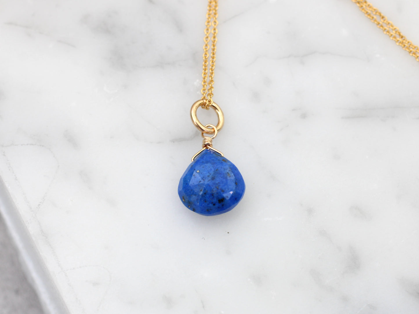 Lapis lazuli necklace in gold and silver.