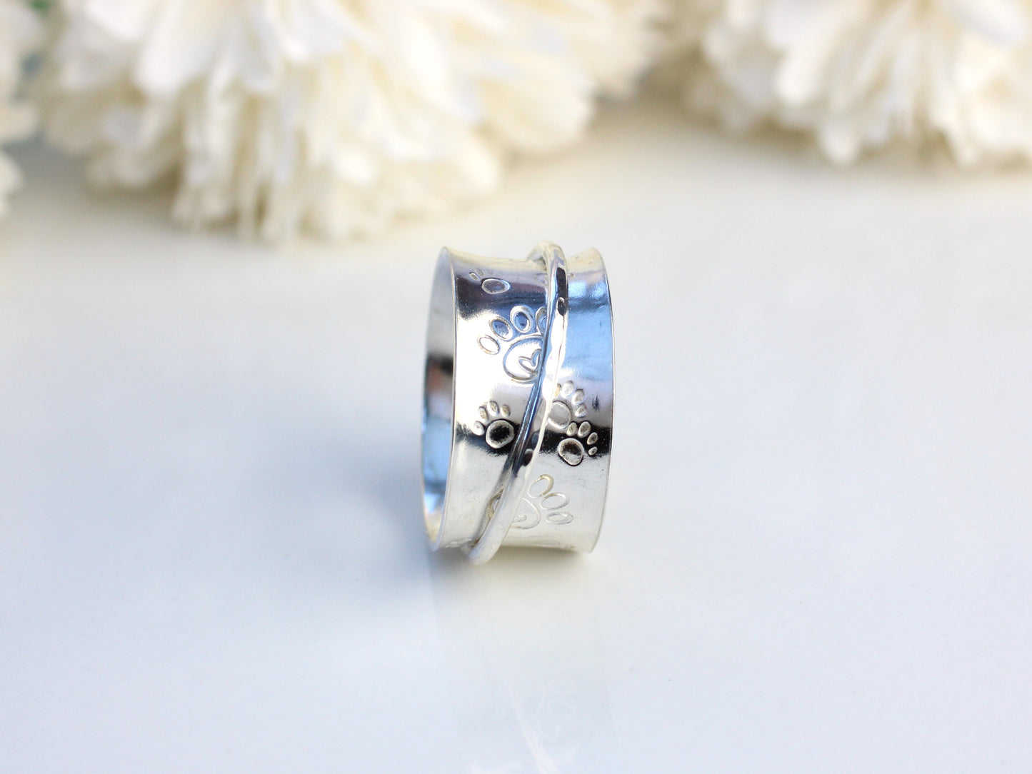 Paw print spinner ring.