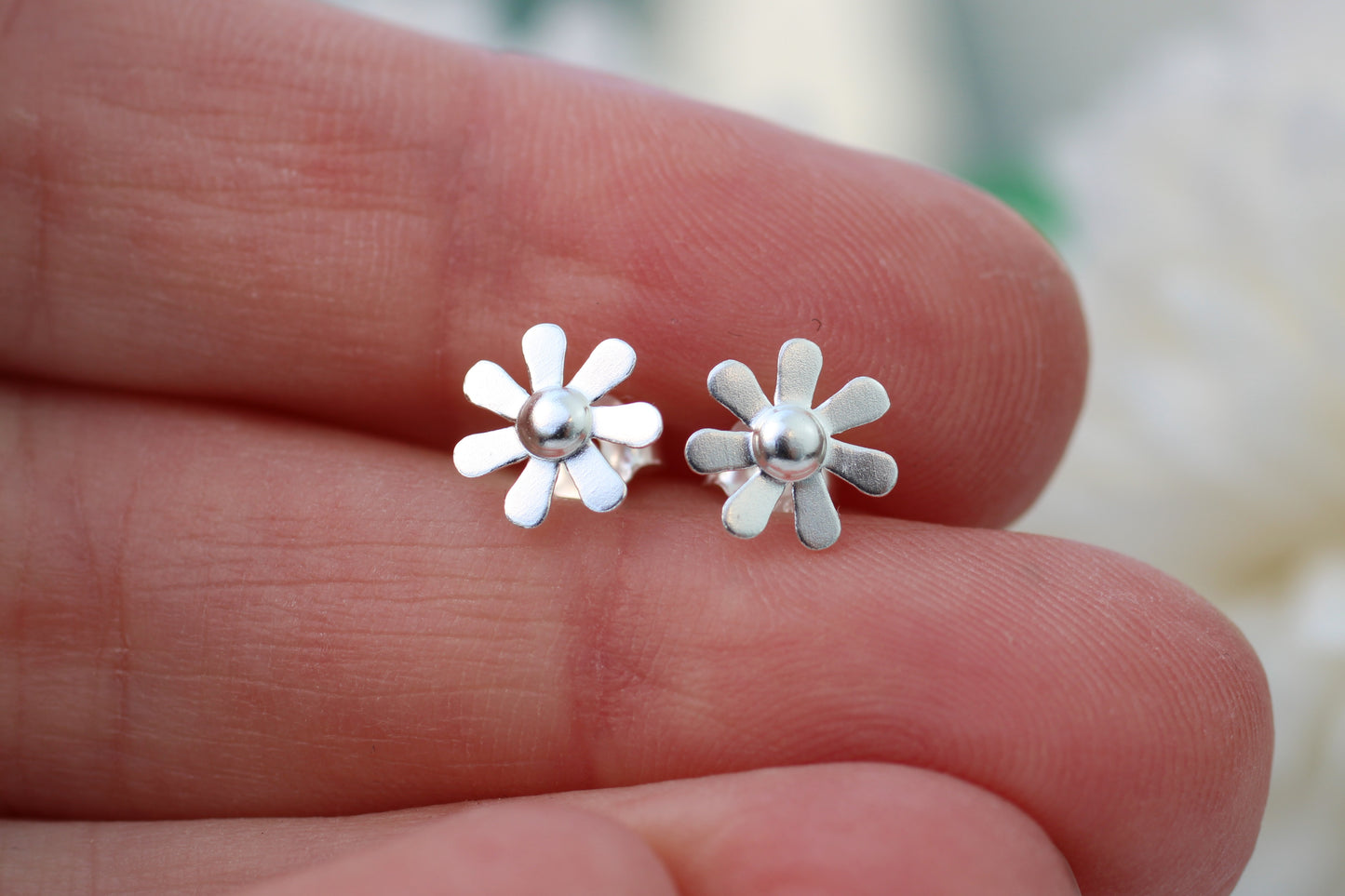 Spring Daisy Stud Earrings – 8mm Flower Studs