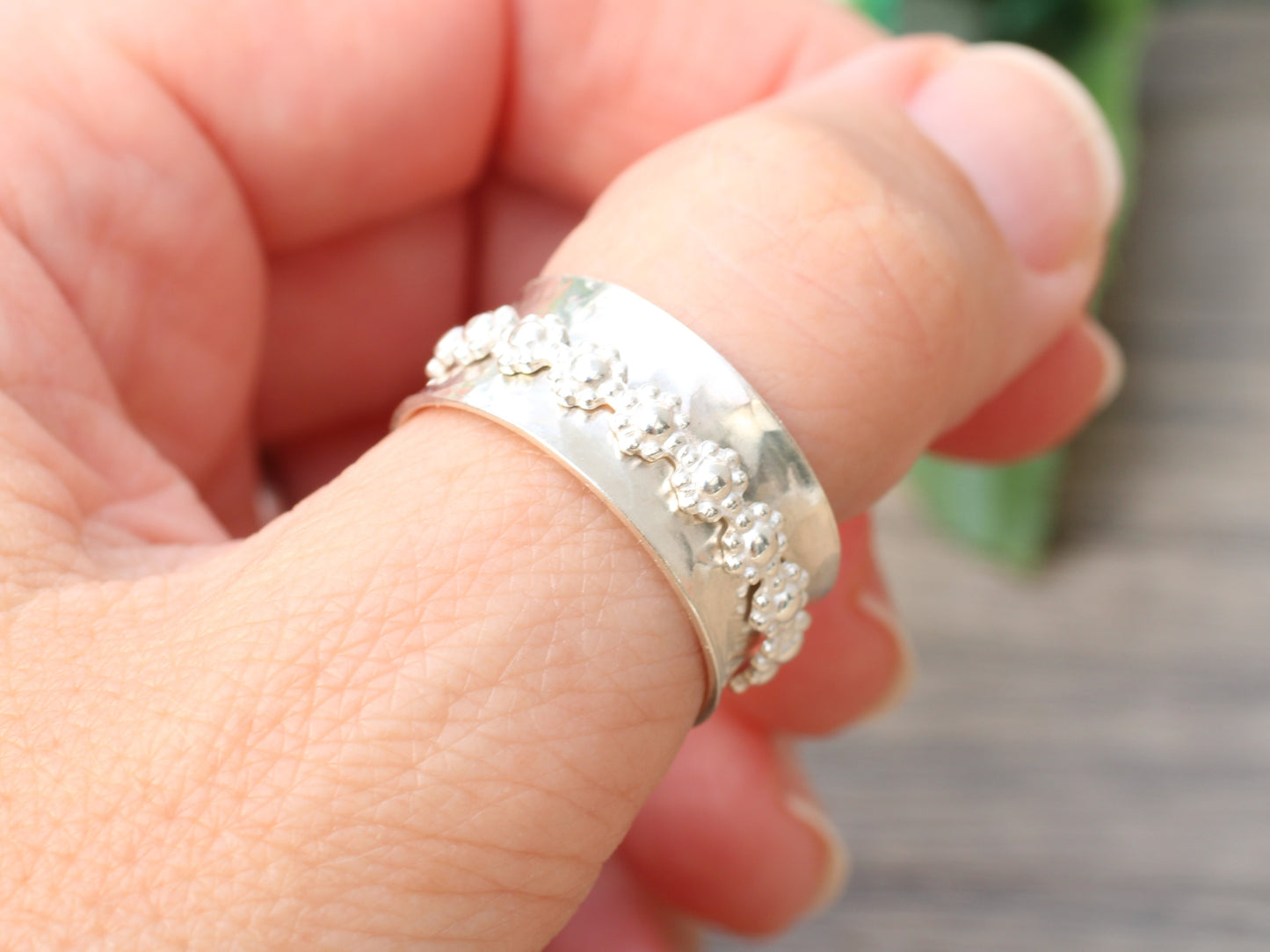 Sterling silver flower/daisy spinner ring. Anxiety ring.