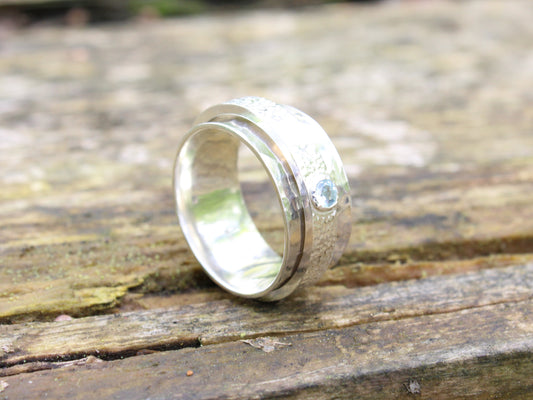 Sterling silver spinner ring with aquamarine gemstone. Size P - ready to ship.