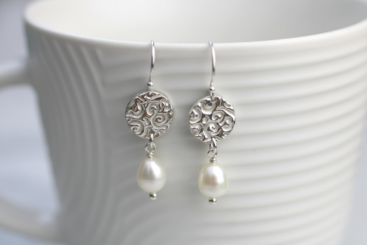 Luna pearl earrings