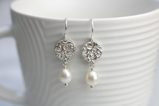 Luna pearl earrings