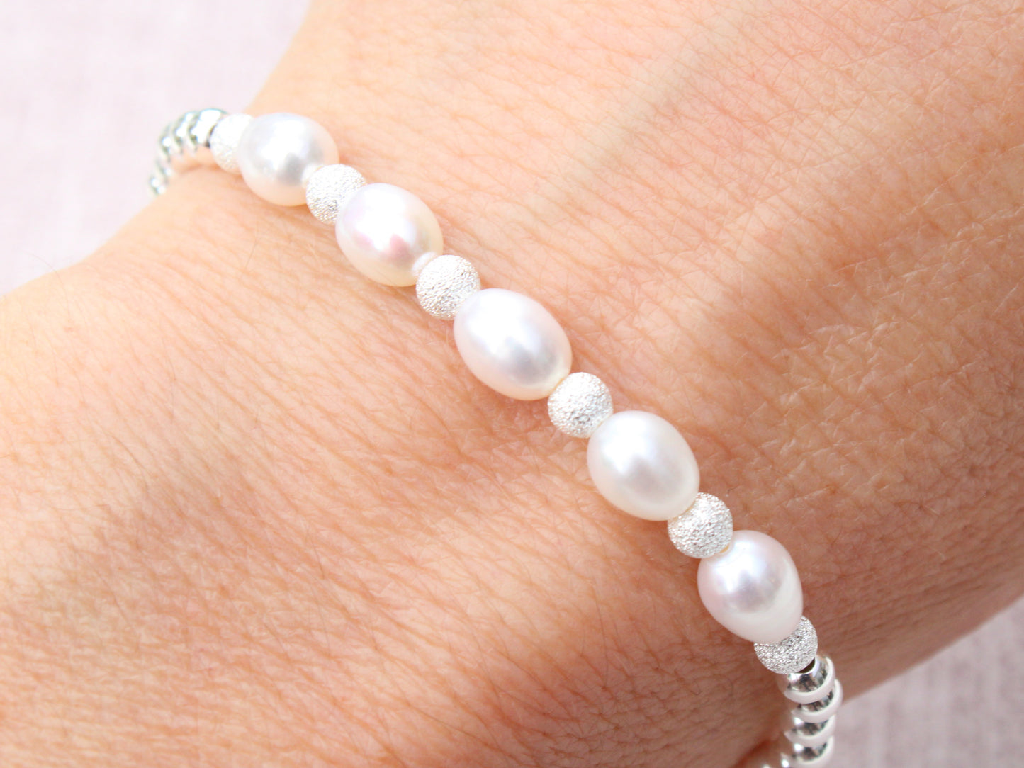 Freshwater pearl stretch bracelet. June birthstone bracelet.