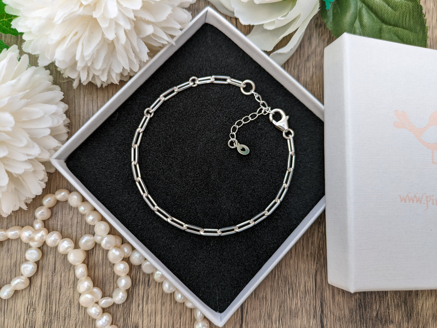 Paperclip bracelet in sterling silver.