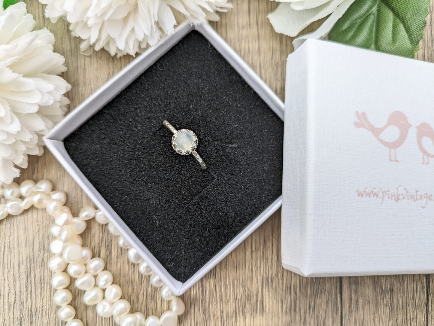 Moonstone ring in sterling silver.