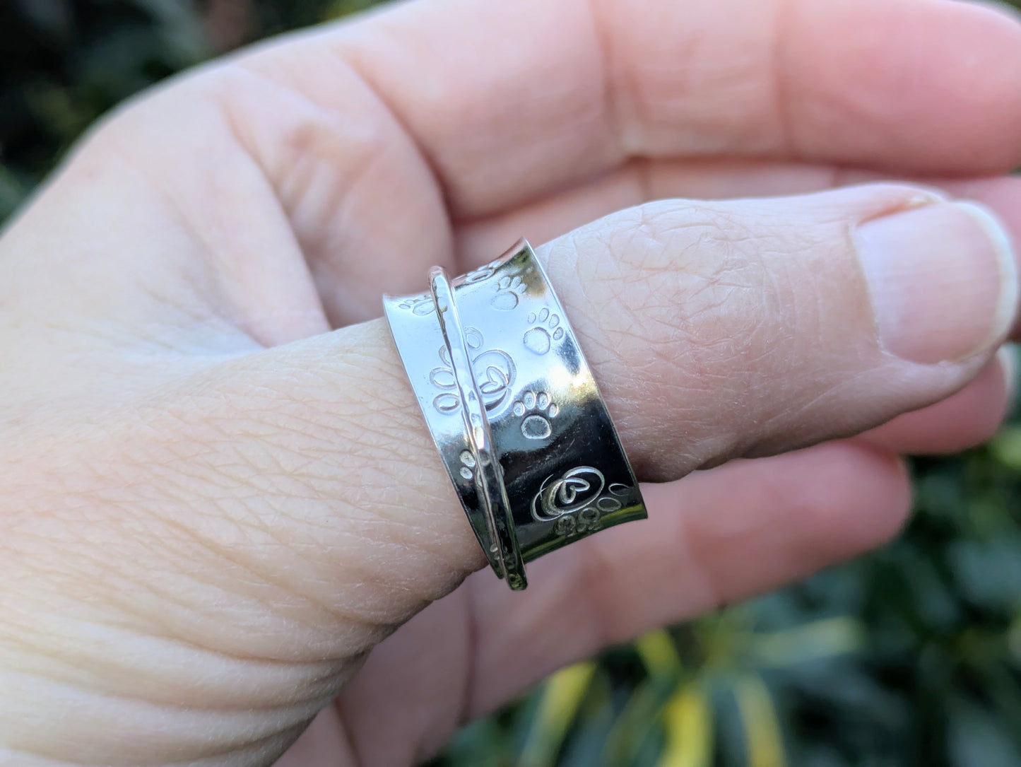 Paw print spinner ring.