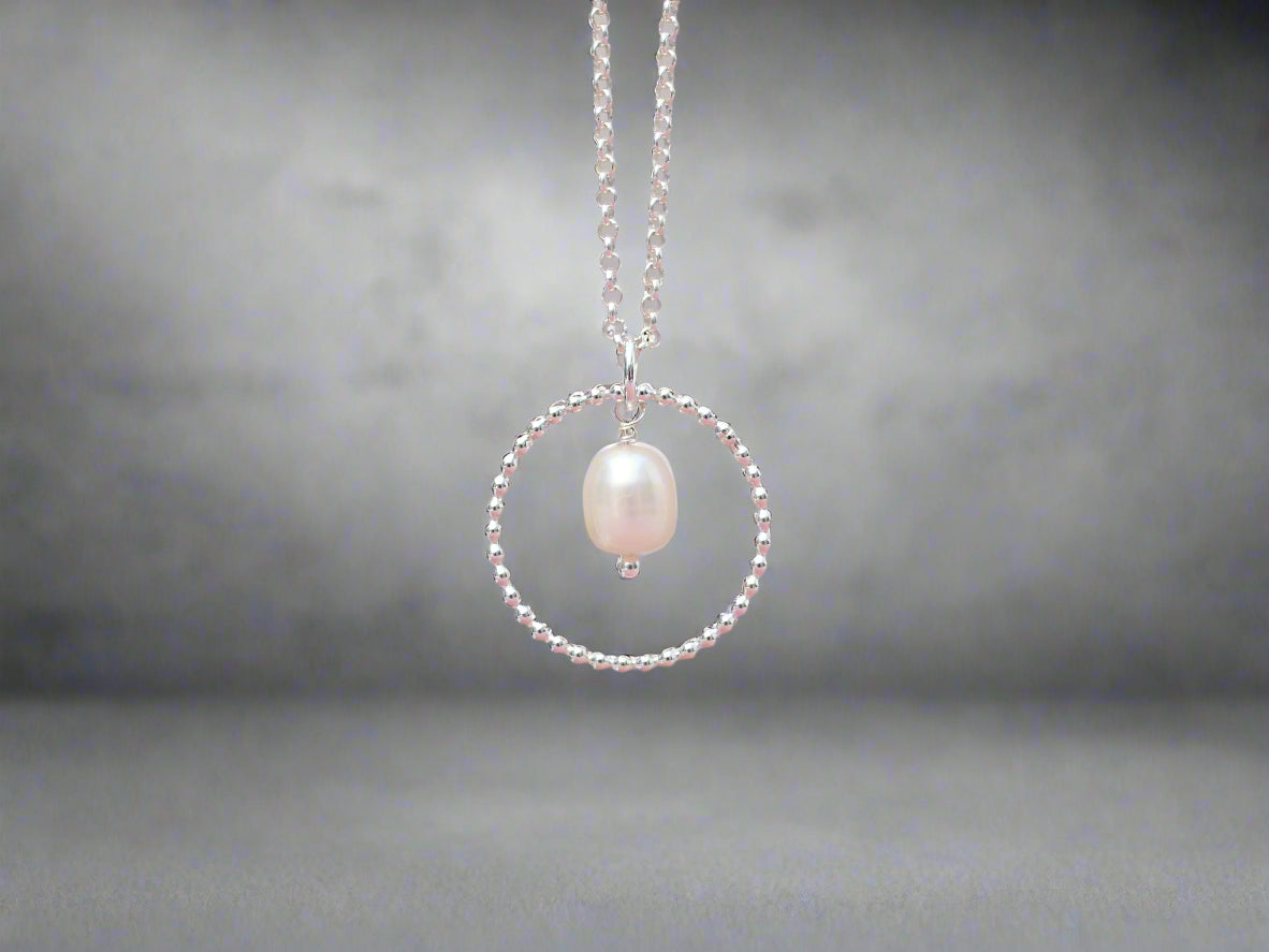 Pearl pendant necklace
